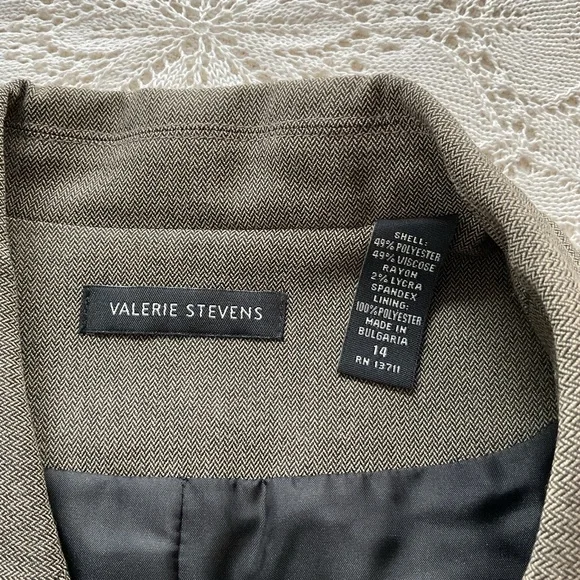 Valerie Steven’s blazer ⭐️ classic ⭐️ size 14 ⭐️ like new ⭐️ office professional - Picture 2 of 6